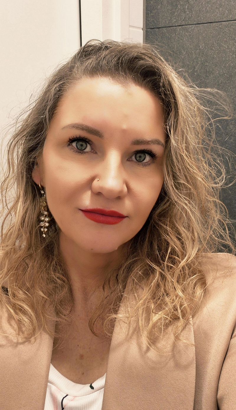 Ewelina, 43