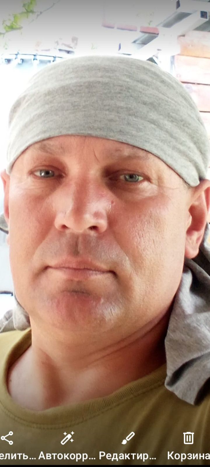 Виктор, 44