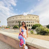 Daniela, 52