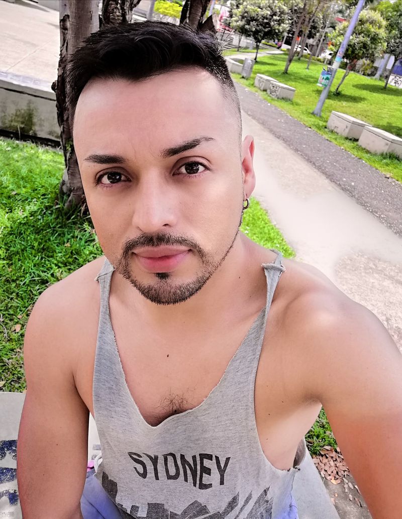 Carlos, 37