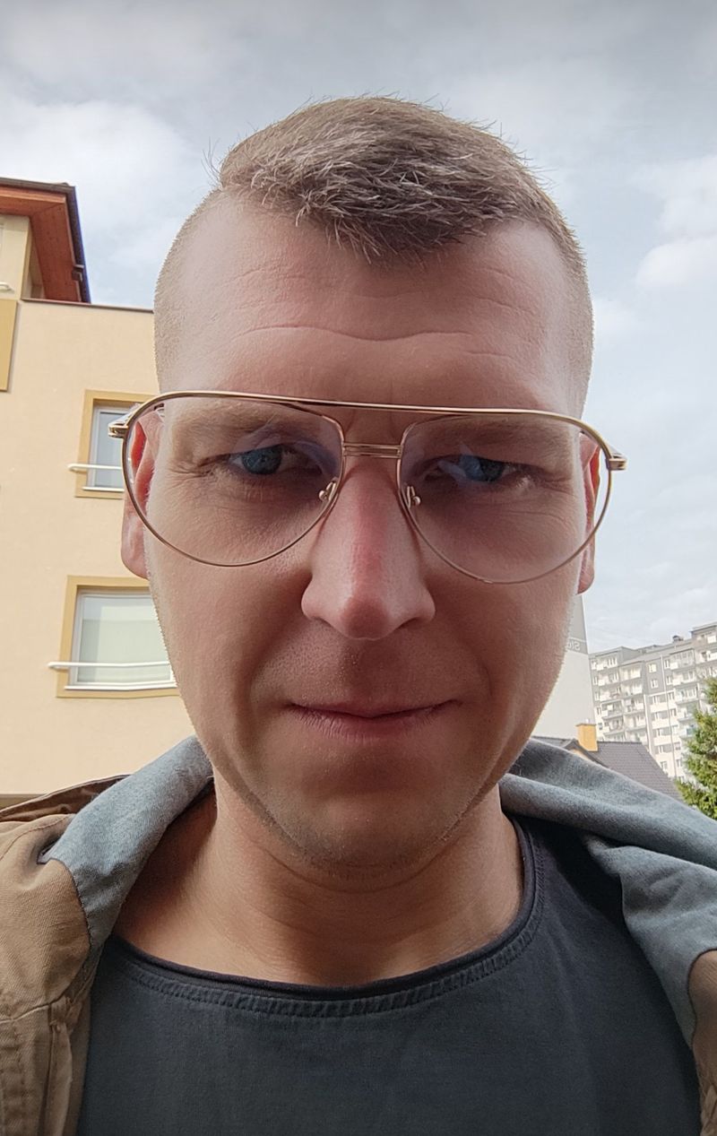 Kamil, 41