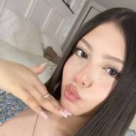 Daniela, 20