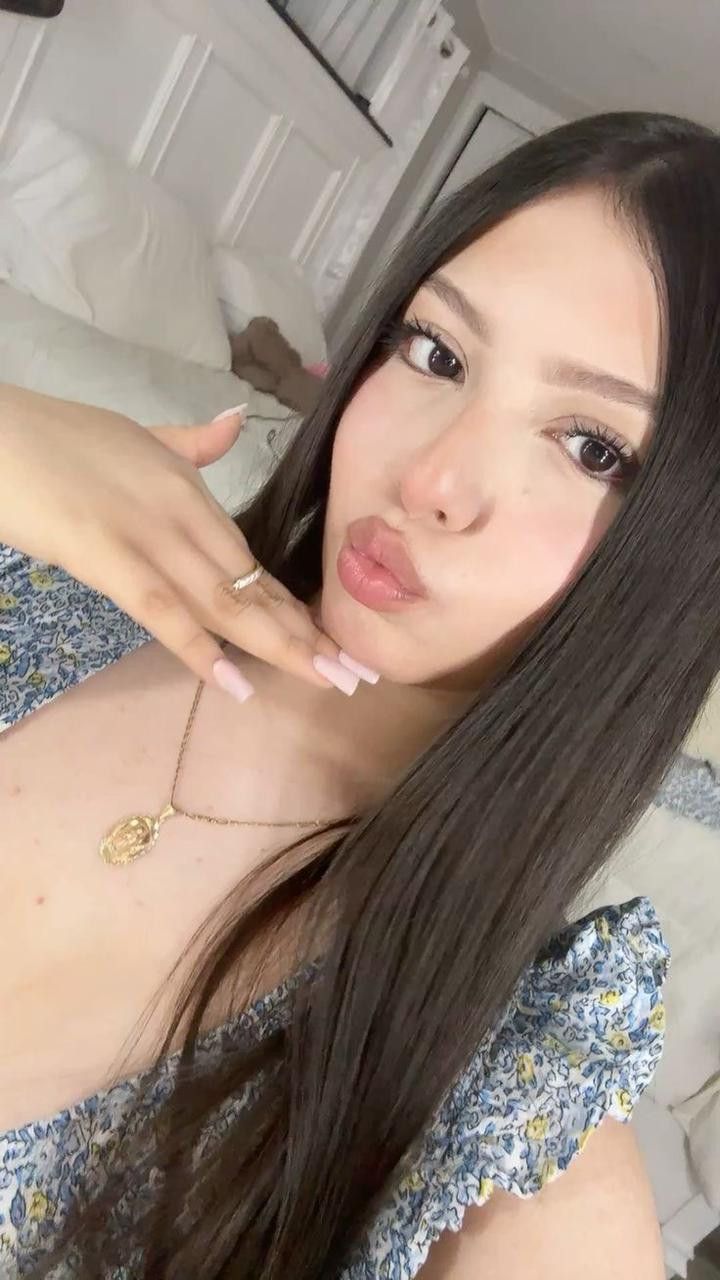 Daniela, 20