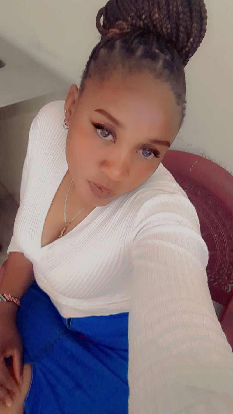 Lyn, 27