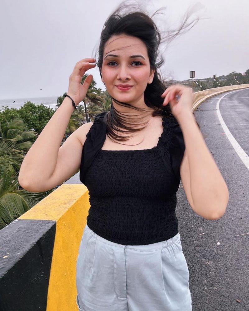 Awika Singh, 30