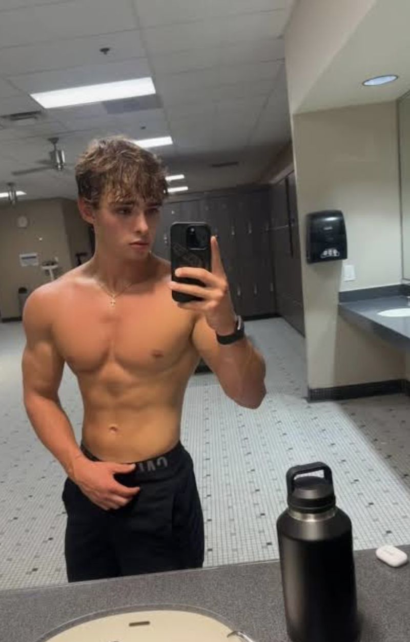 Alex, 25