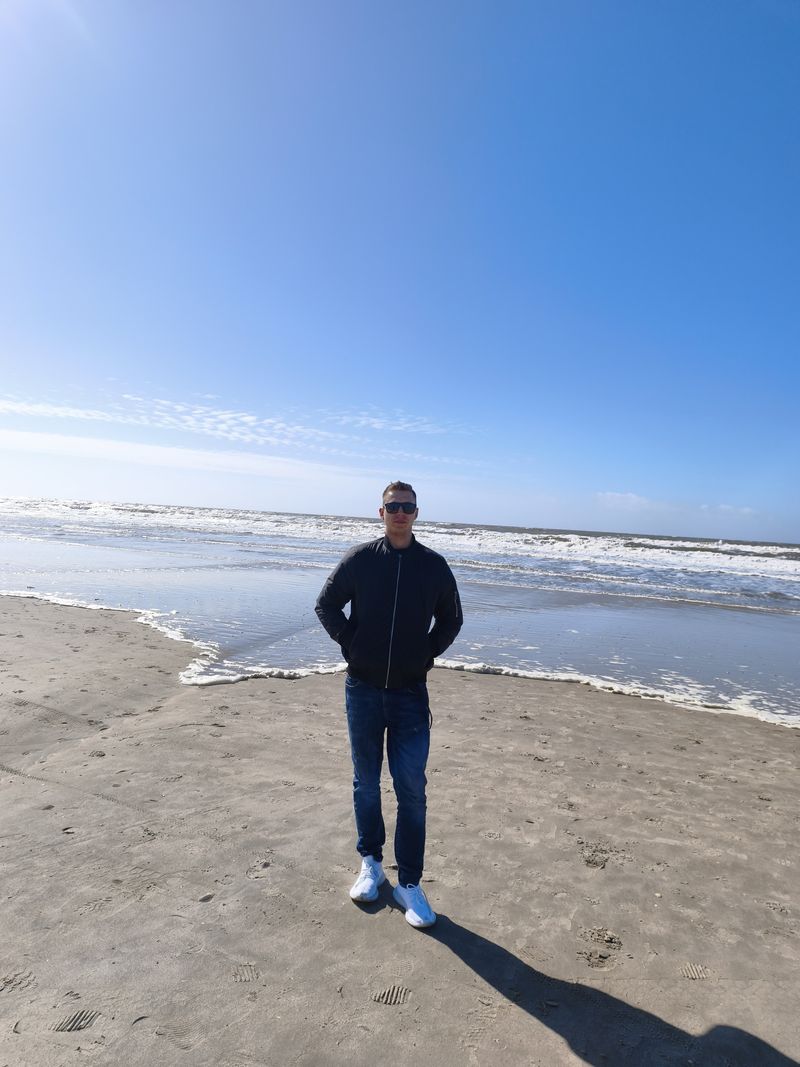 Pawel, 28