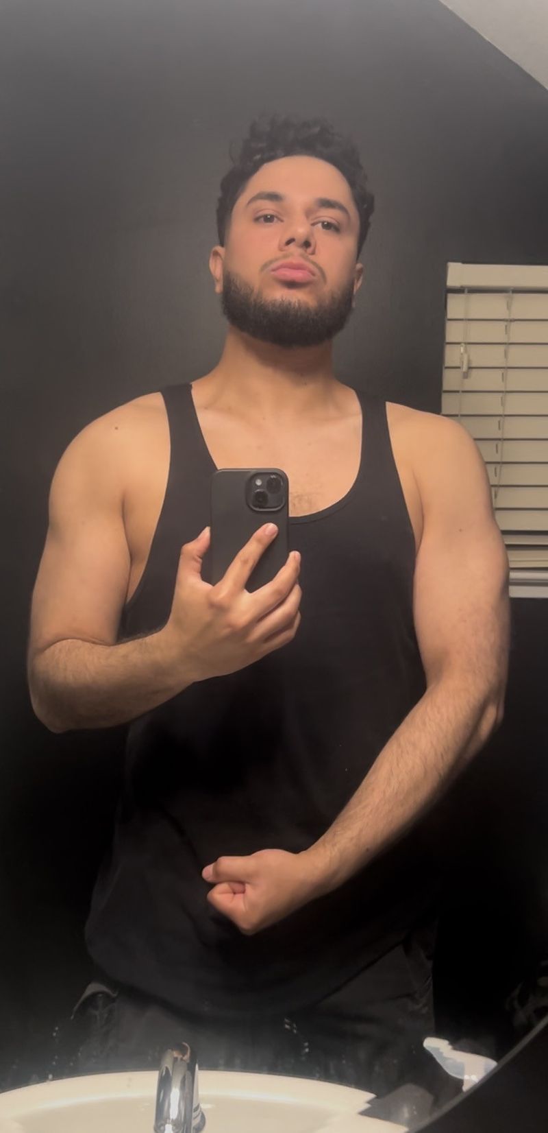 Alejandro, 24
