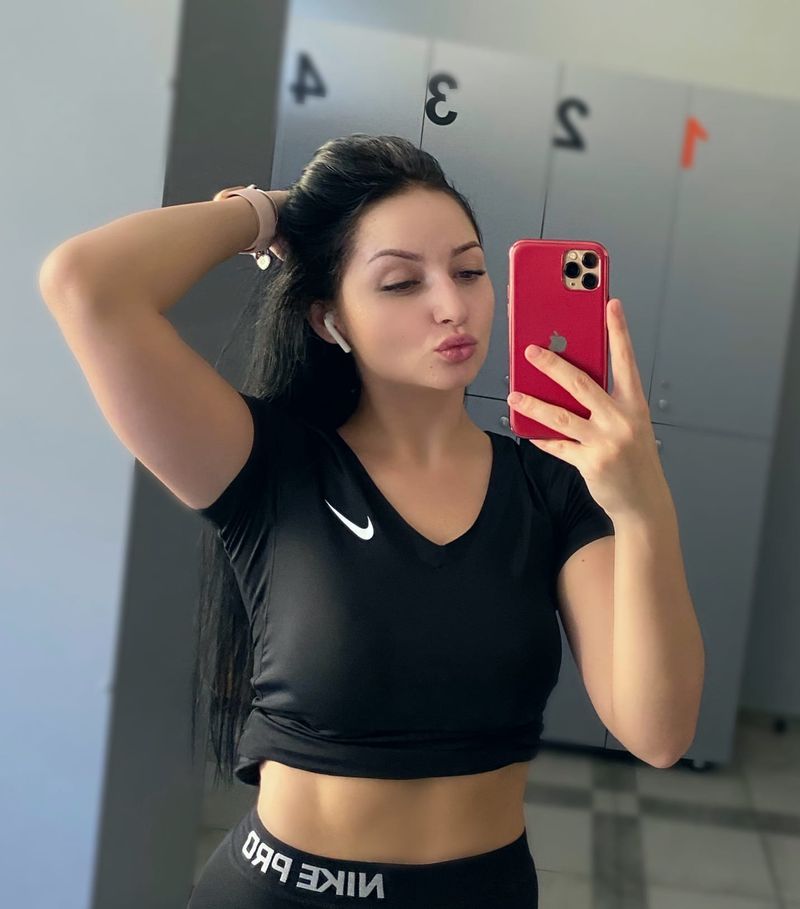 Amelka, 28