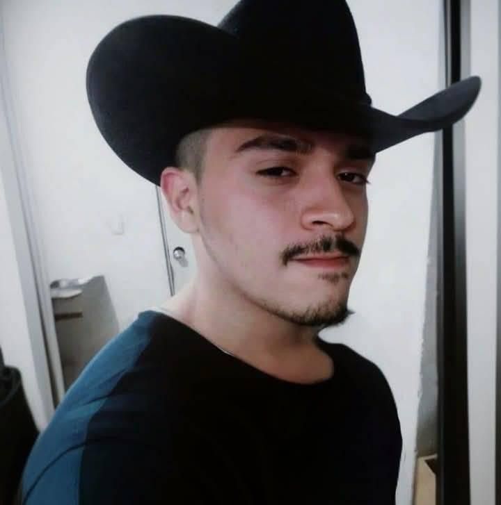 Daniel, 26