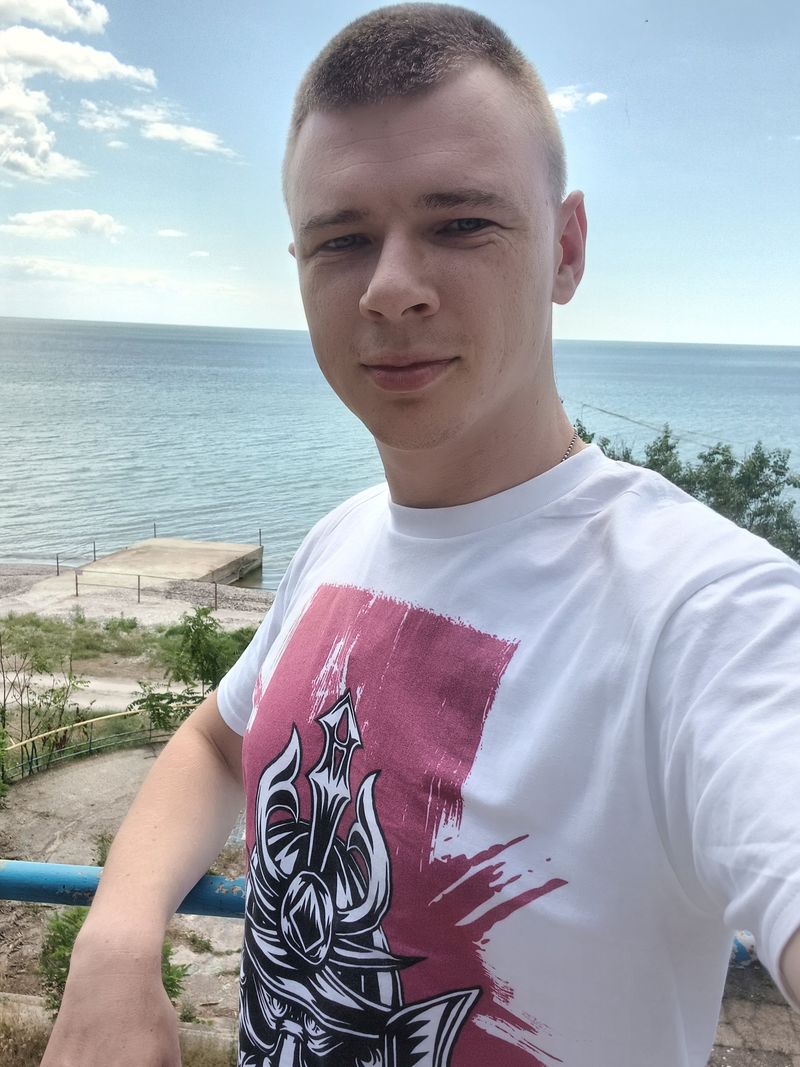 Юра, 29