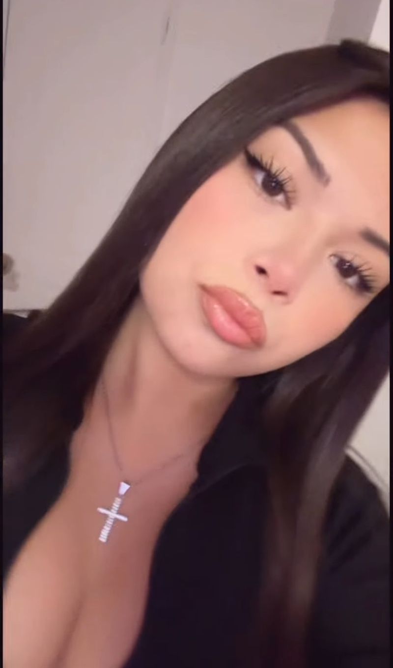 Agustina, 19