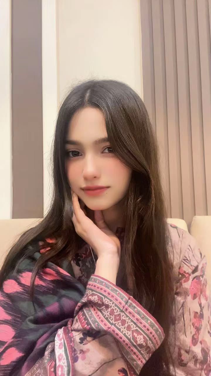 Sehar, 25