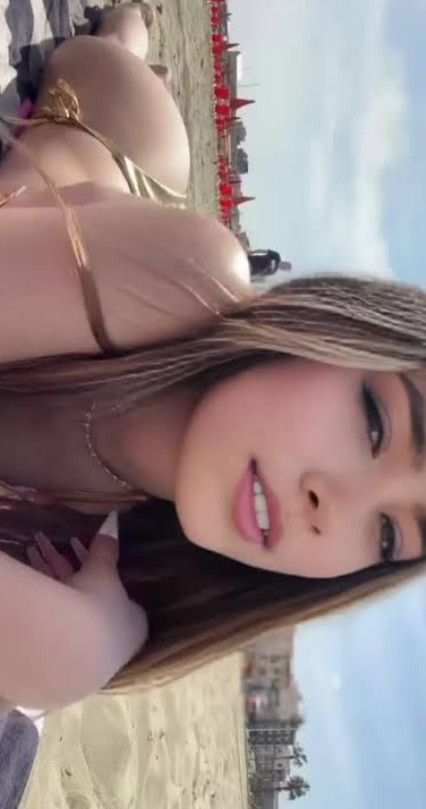 Evelin, 19