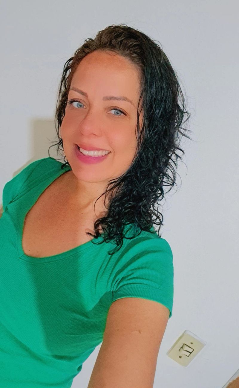 Priscila, 43