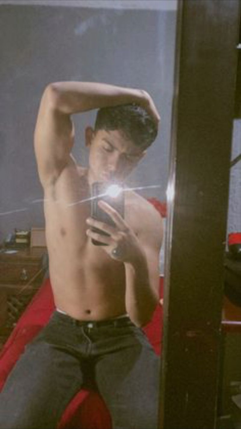 Daniel, 32