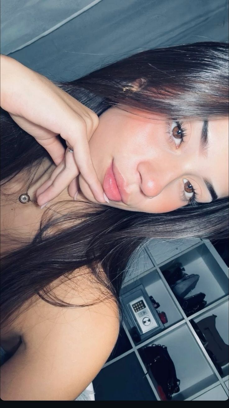 Emili, 23