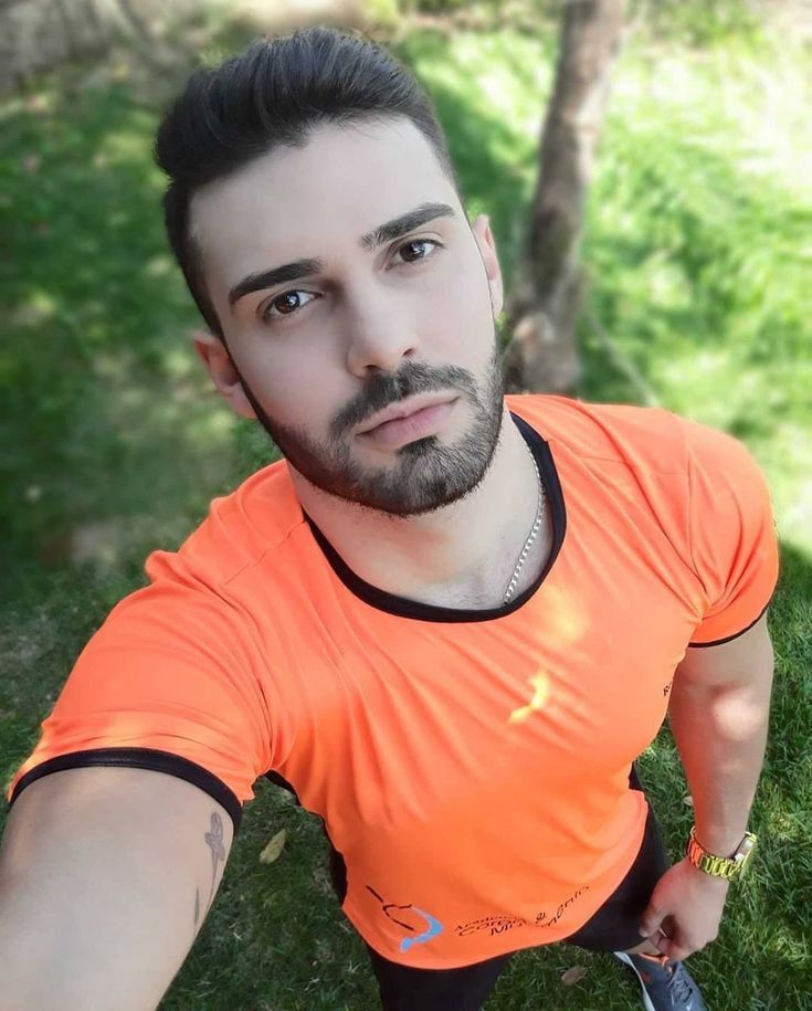 Carlos, 24