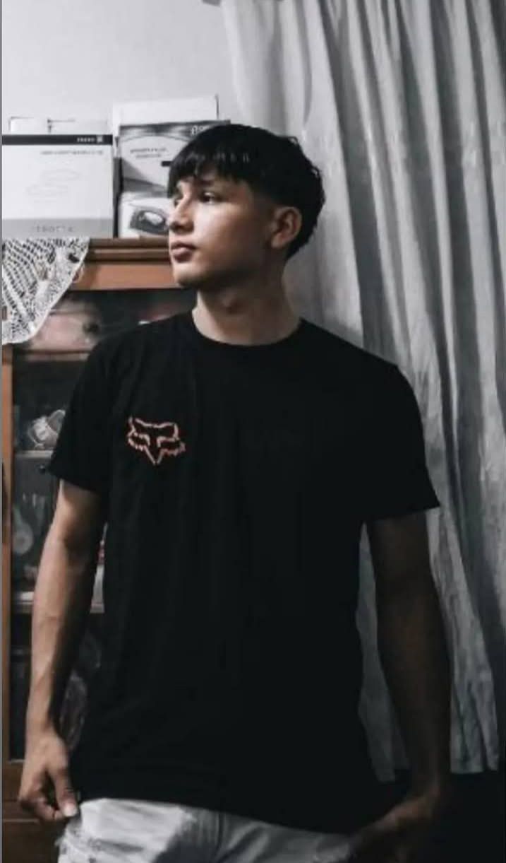 Maximiliano, 19