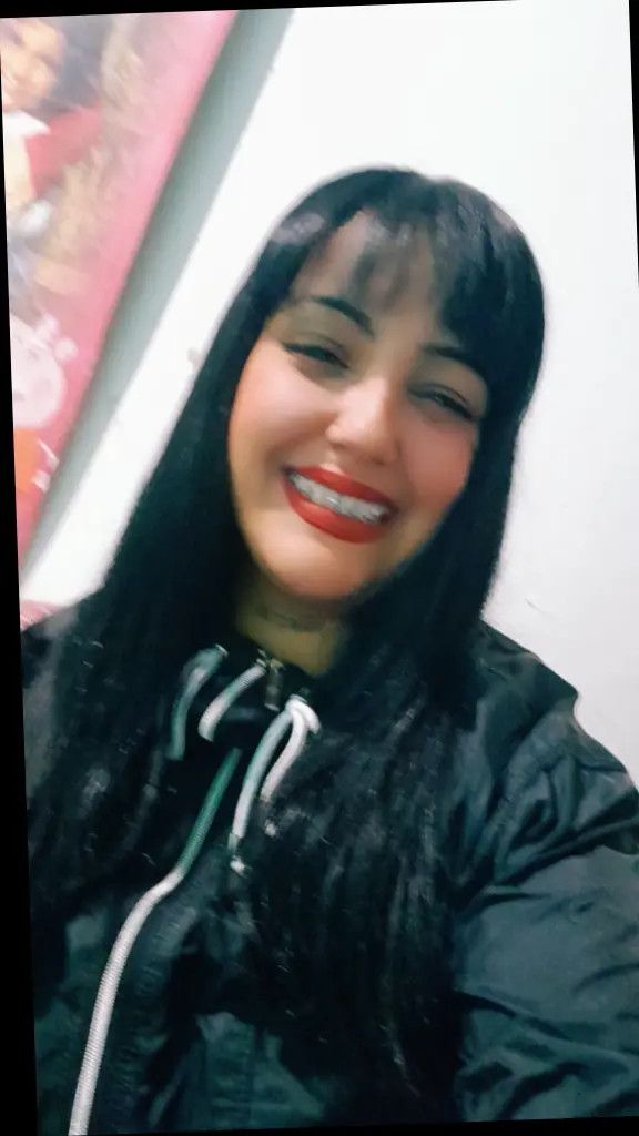 Mikaela, 30