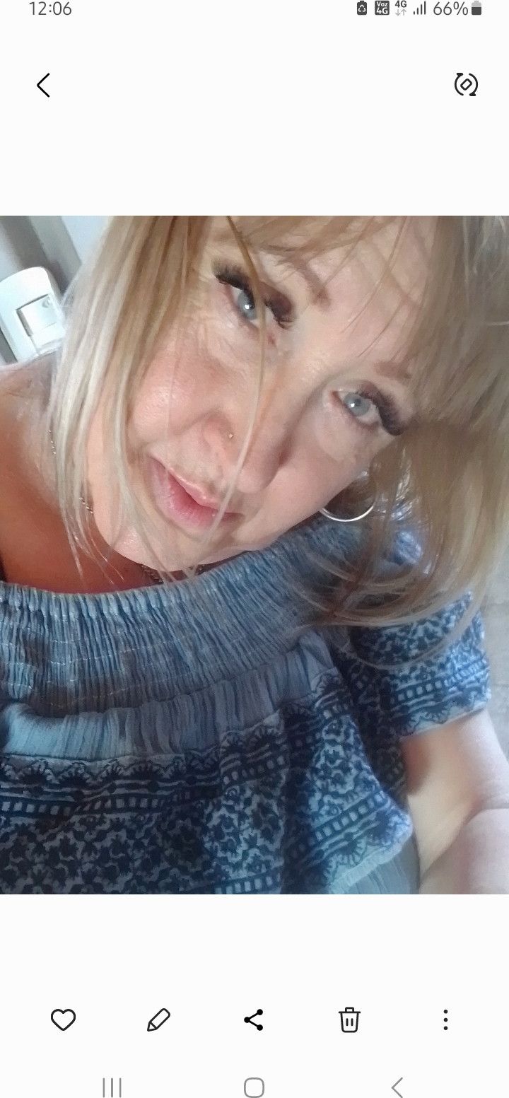 Claudia, 60