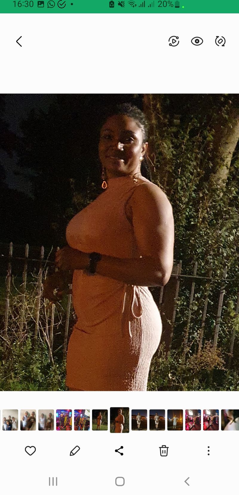 Julia, 37