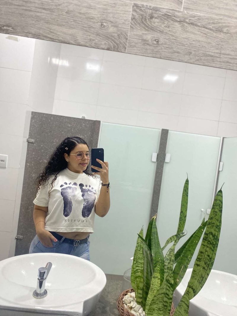 Manuela, 19