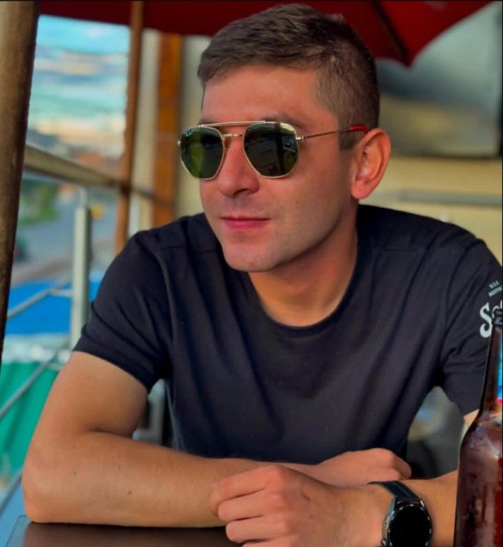 Santiago Vega, 28