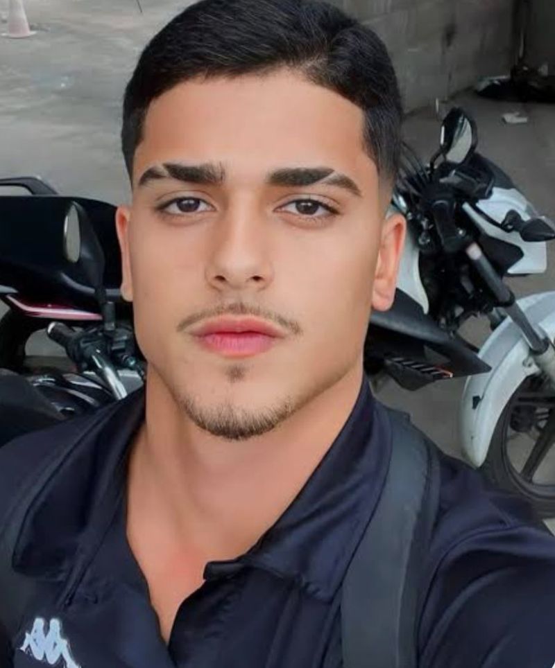 Joaquín, 24
