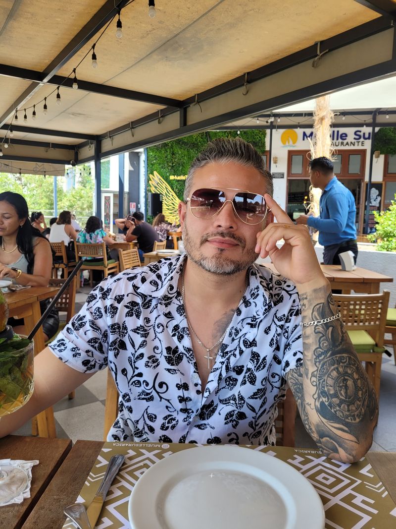 John, 32