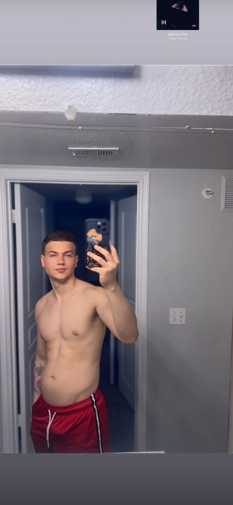Eduardo, 23