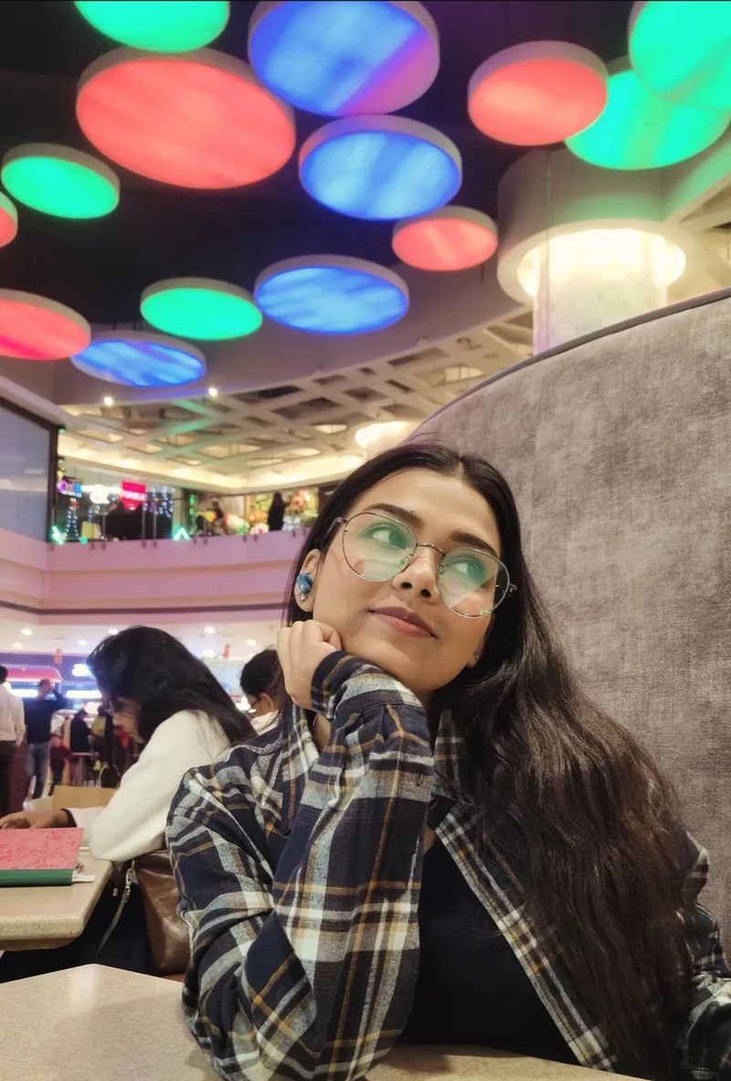 Shreya, 22