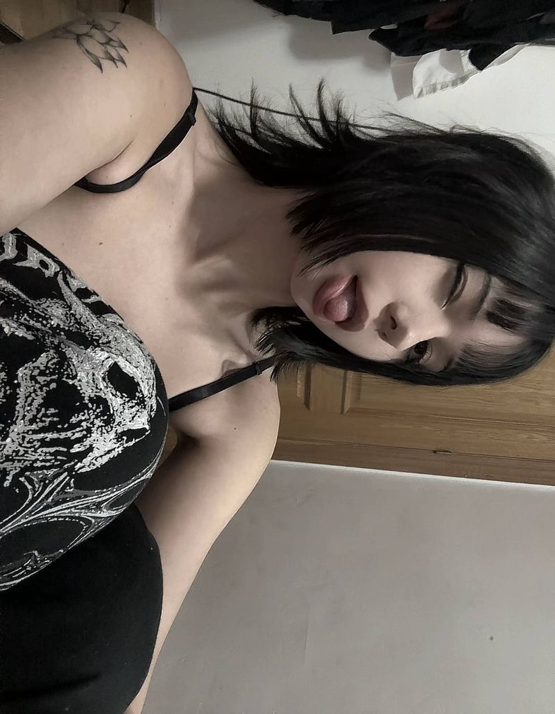 Нелли, 18
