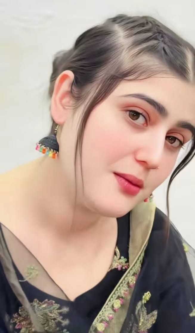 Nadia Nadia, 33