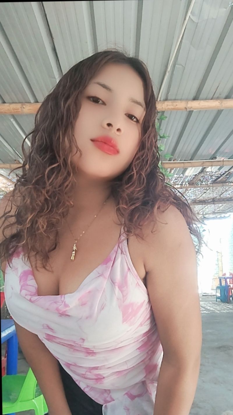 Daniela, 18