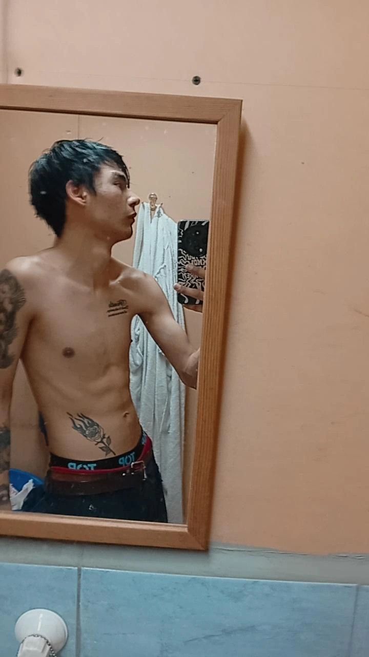 Nicolás, 23