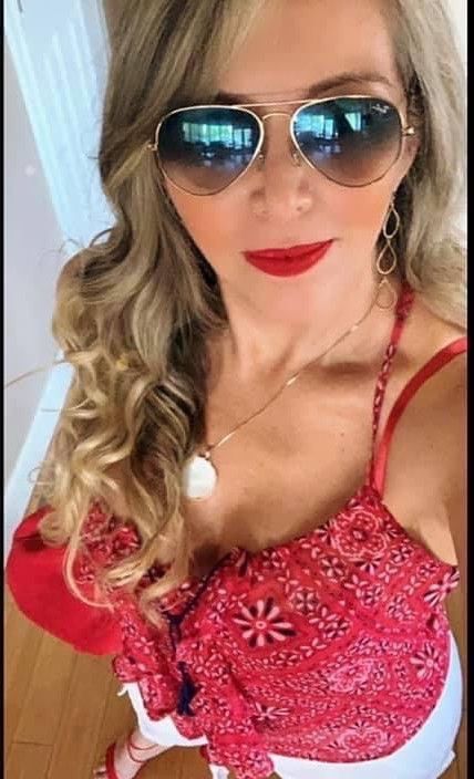 Sandra, 51