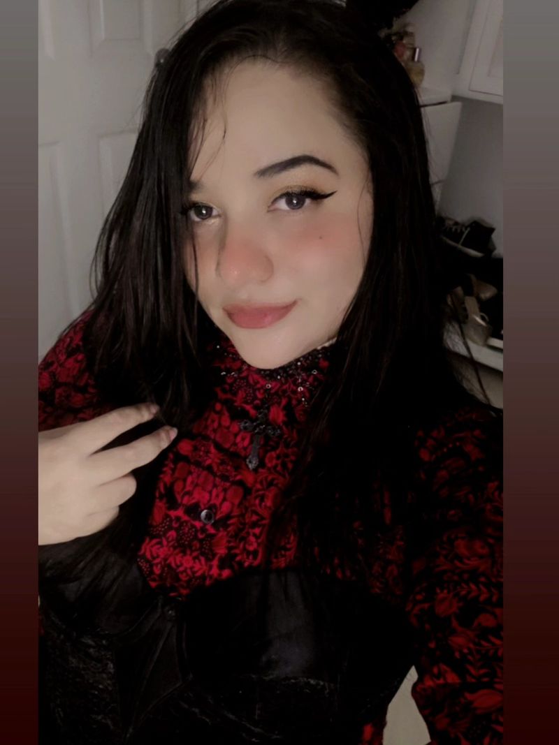 Sofia, 33