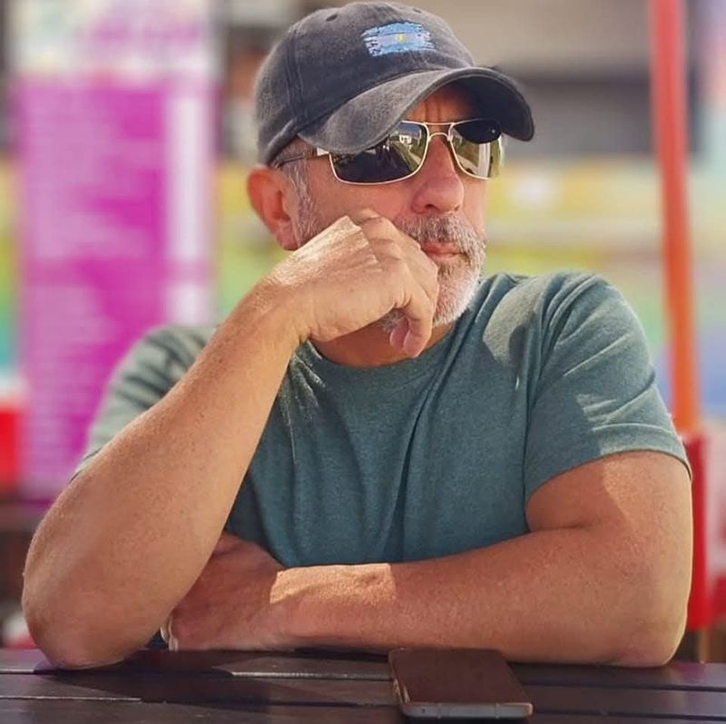 Emilio, 54