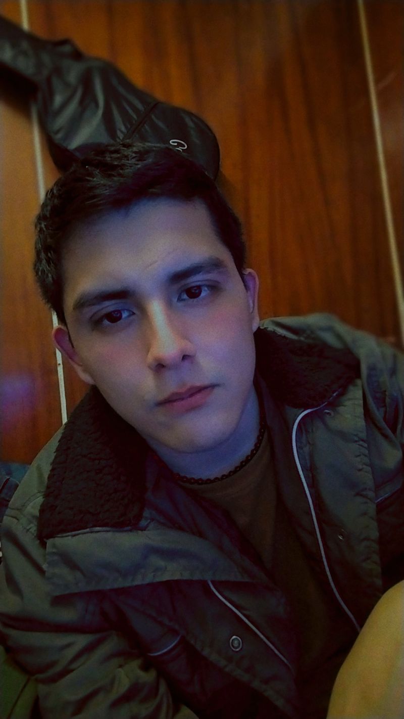 Manu, 25