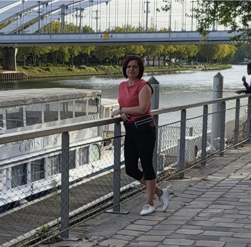 Eva, 42