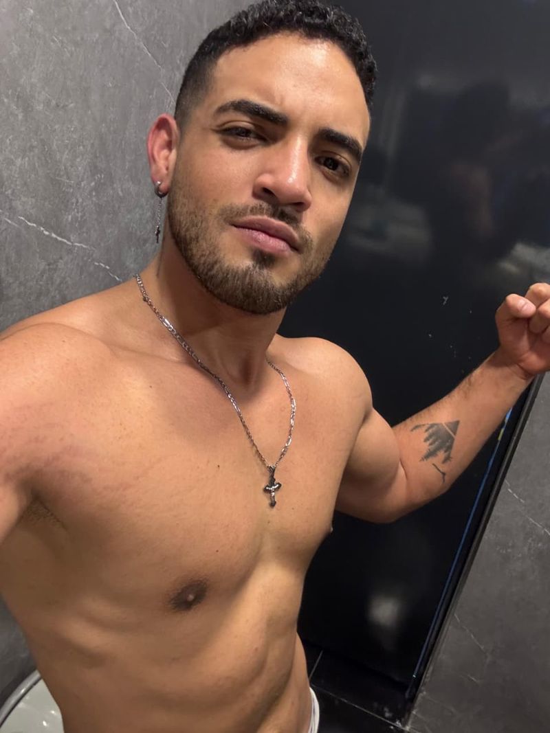 Daniel, 28