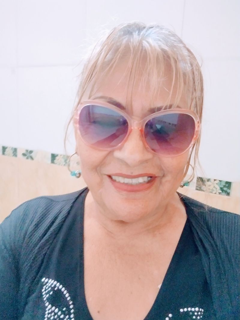 Angela, 60