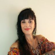 Laura, 47