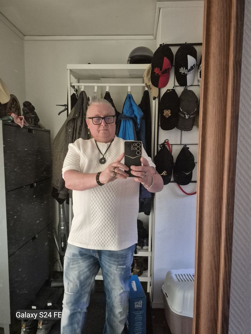 Grzegorz, 56