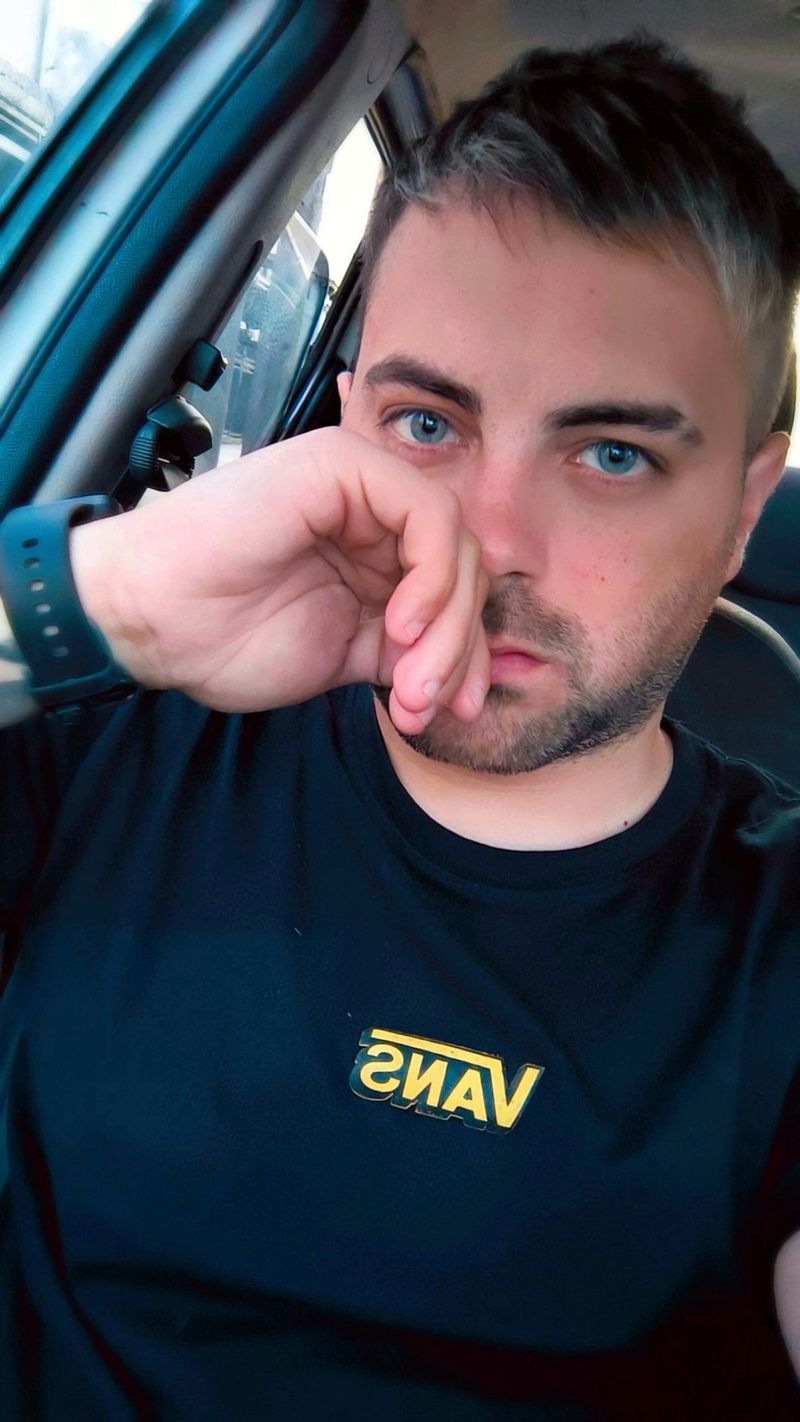 Nicolás, 31
