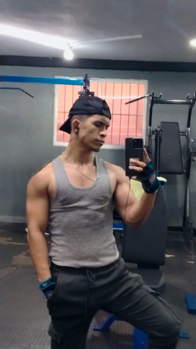 Azazel Zahur, 29