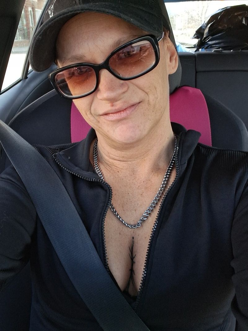 Cyn, 37