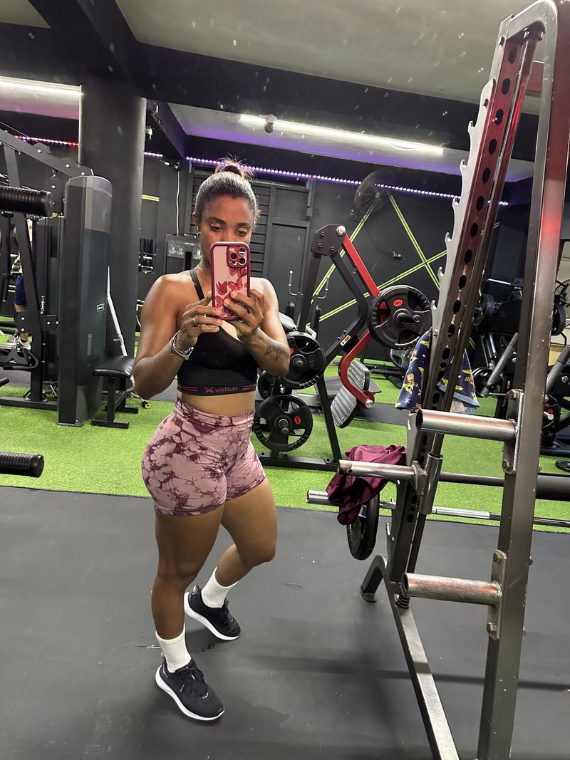 Massiel, 33