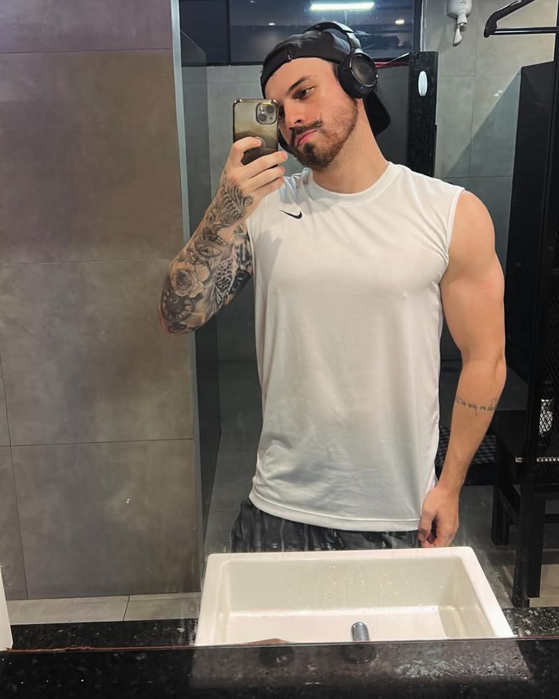 Fernando, 26